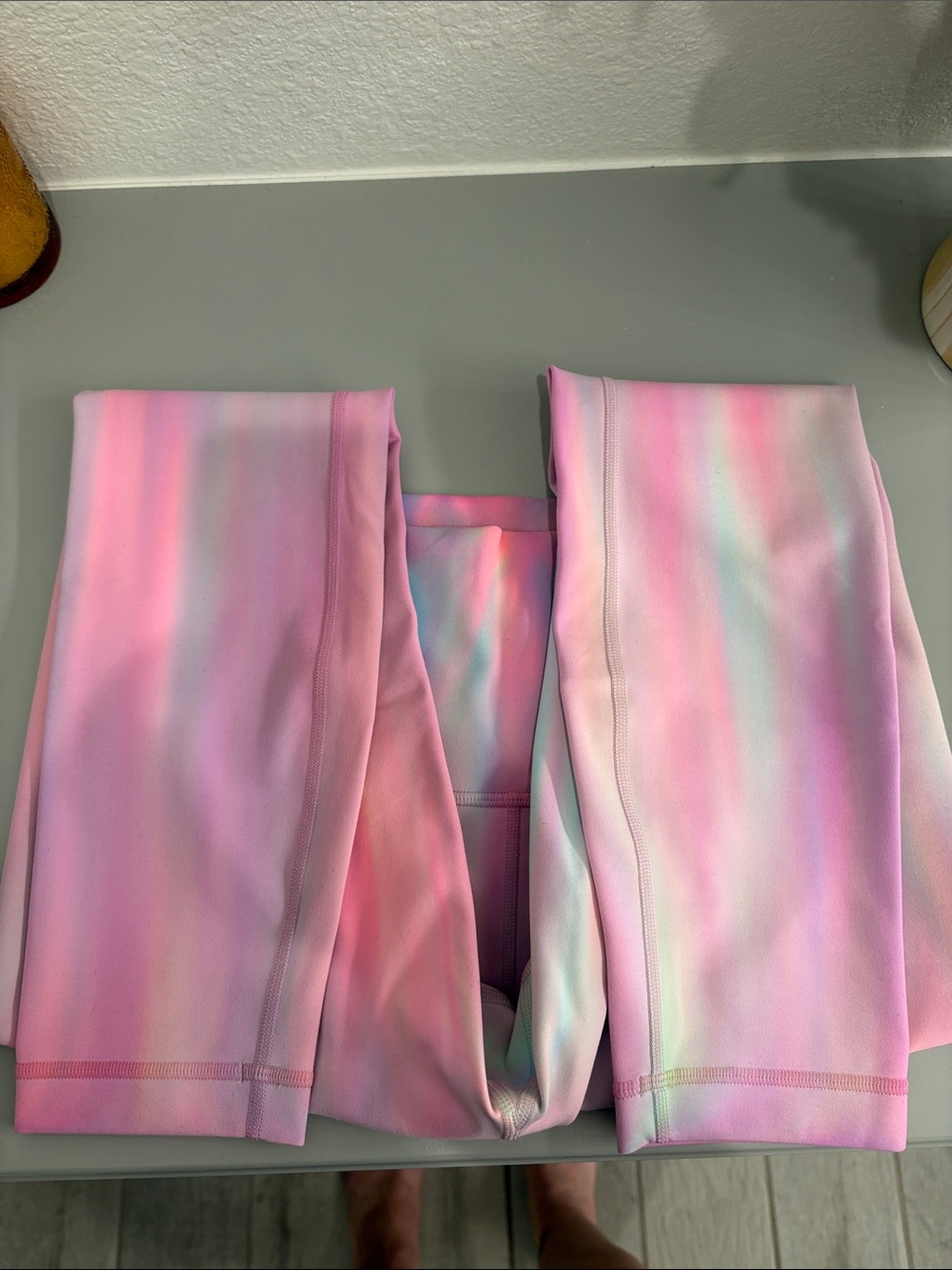 Lululemon Psychedelic Multi Wunder Under Train - 6 - like new! - Picture 3 of 6